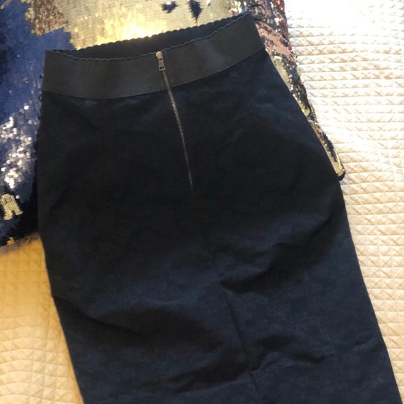 Dolce and Gabbana lingerie style pencil skirt - Picture 6 of 9